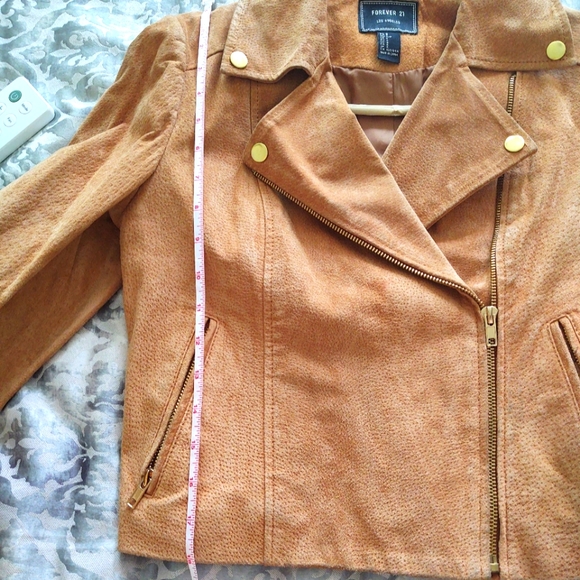 Forever 21 Cropped Fitted Suede Motorcycle Jacket in Tan/Camel - Picture 7 of 14